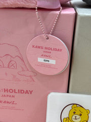 Kaws Holiday Japan 8 英寸富士山毛绒玩具 - 3 件套粉色+灰色+蓝色(限量版和编号版)