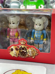 BE@RBRICK x Kamen Joshi 100% GID 蓝色和粉色套装(2015 年发布)夜光 bearbrick