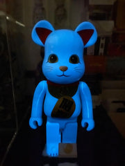 BE@RBRICK x Maneki Neko 蓝色 GID 1000% 夜光 bearbrick 招财猫