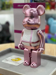 BE@RBRICK x Medicom Toy Plus 400% 粉色(第一代于 2016 年发布)