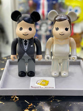 BE@RBRICK x 婚礼情侣 400% 套装(第一代于 2013 年推出)