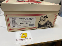 Matt McCormick 鞋花瓶“Pick Up The Pieces And Carry On”(限量版 100 个,签名和编号)