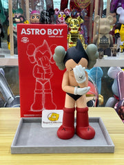 KAWS 铁壁阿童木乙烯塑料公仔彩色版(2012 年发行,限量 500 份)铁壁阿童木