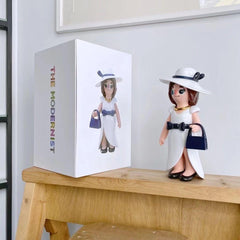 法国艺术家 Cesar Piette 的《现代女士》(限量 300 份,编号并签名)