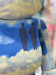 BE@RBRICK x 雷内·马格利特 无限认可 1963 比利牛斯山城堡 1000% bearbrick 蓝天