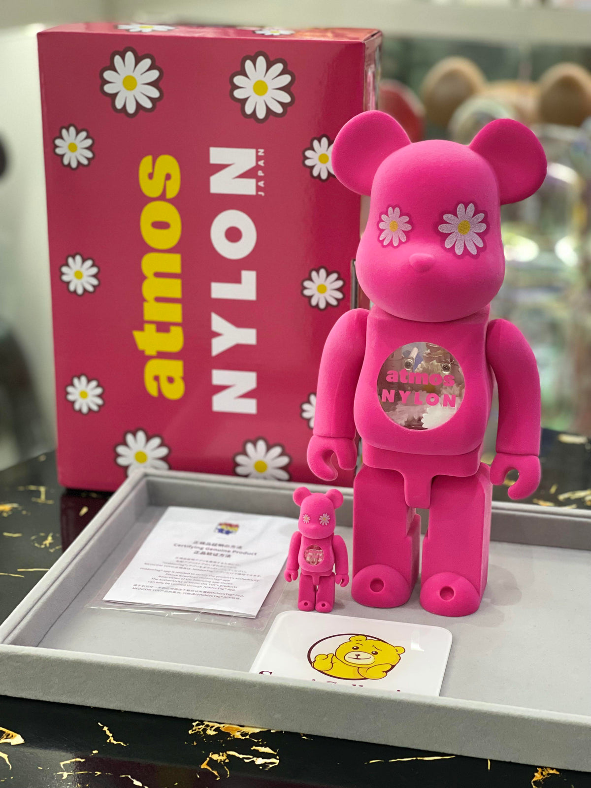 BE@RBRICK x Atmos NYLON JAPAN 100% &amp; 400% 套装 bearbrick 菊花
