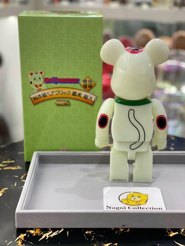 BE@RBRICK x Maneki Neko 400% GID Glow-In-Dark bearbrick lucky cat fortune cat 福入