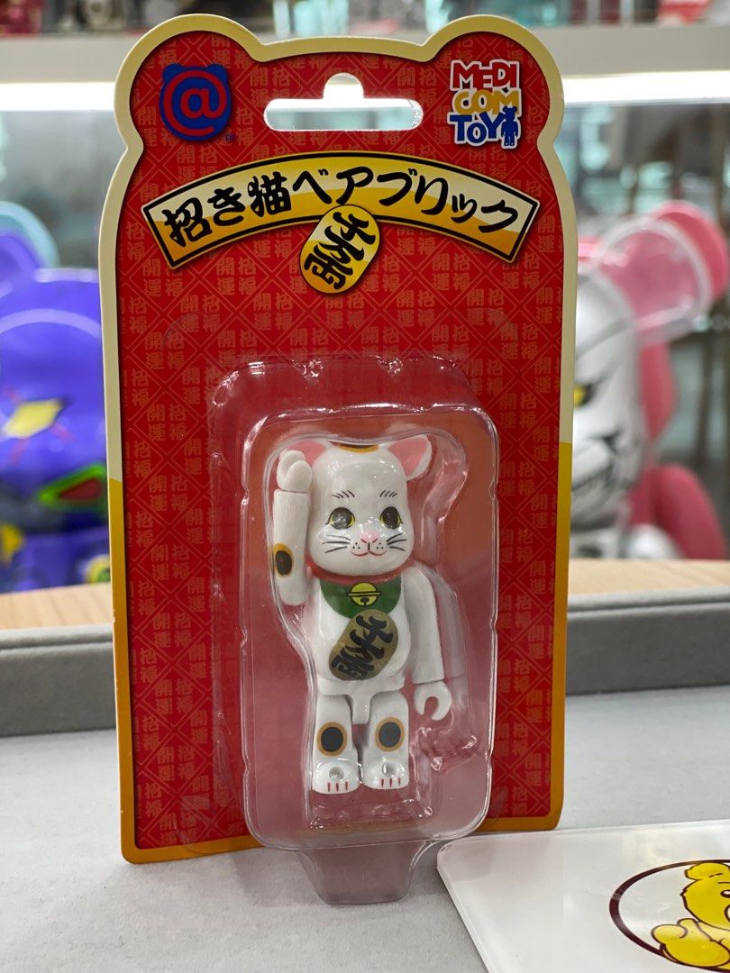 BE@RBRICK x 招财猫 100% 白色（第一代于 2012 年发布） berbrick