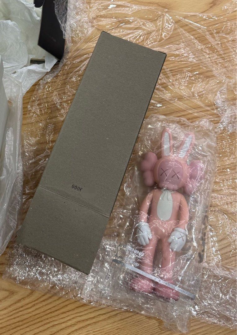 Originalfake x Kaws Accomplice Pink（2002 年发行，限量 1000 份）