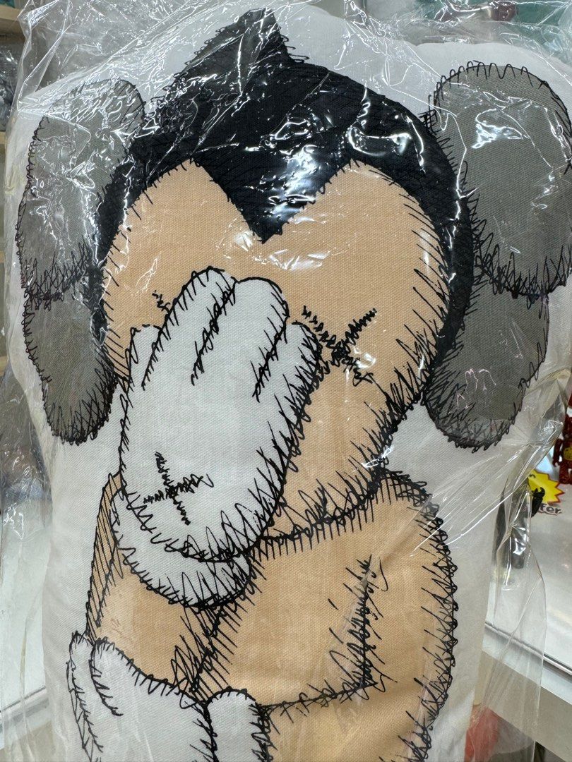 OriginalFake Kaws 铁壁阿童木靠垫（日本制造，2013 年发布） Original Fake