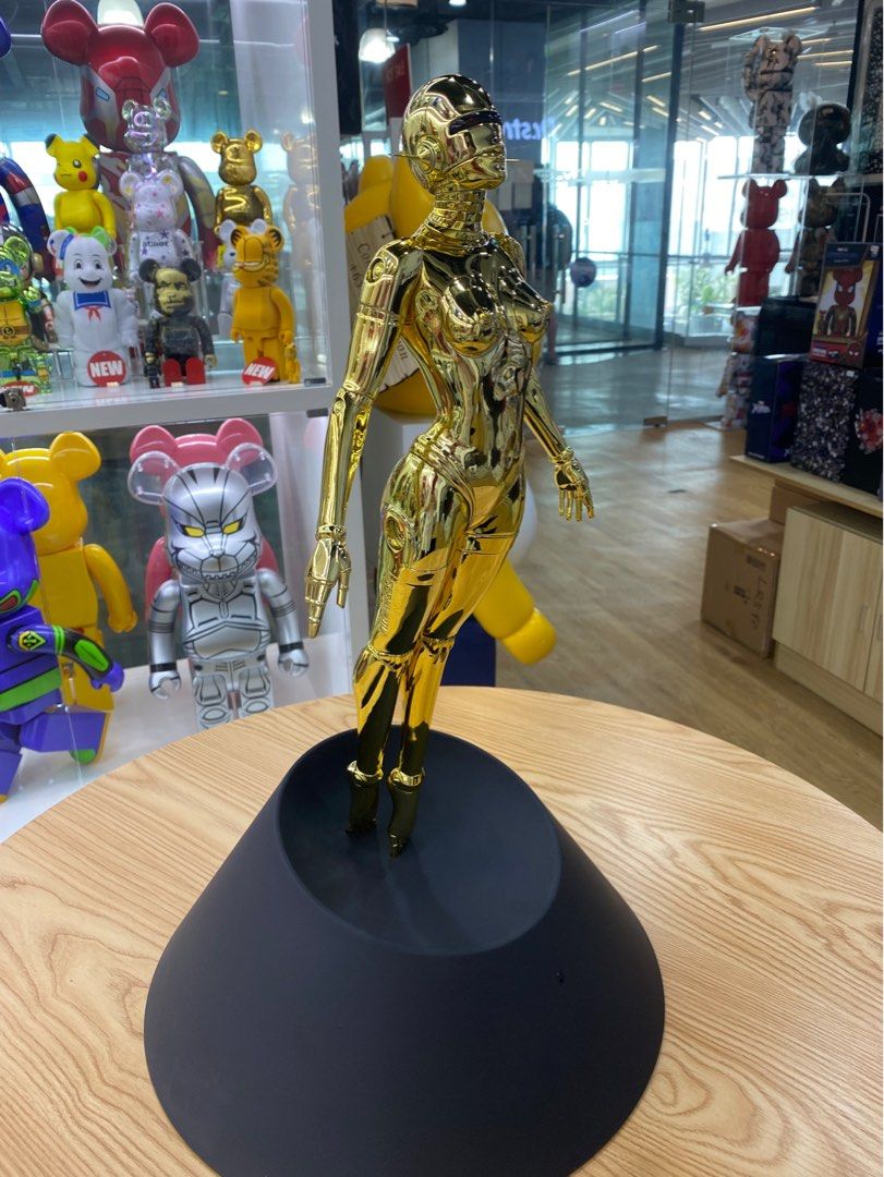 Sorayama Sexy Robot Floating 1 4 Scale Figure Gold Version Sugoi sorayama-sexy-robot-floating-1-4-scale-figure-gold-version-sugoi