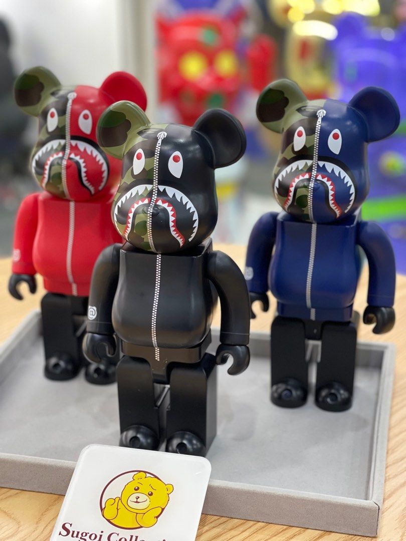 [No Box- Sales!] BE@RBRICK x Bape 1st Camo Shark 400% (Set of 3 - Black/Navy/Red) bearbrick